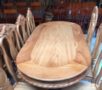 Bàn ăn oval