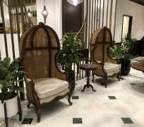 GHẾ CÀ PHÊ GỖ SỒI ĐAN MÂY NHỰA