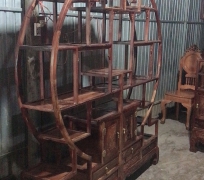 KHUNG KỆ RƯỢU TRÒN GỖ CẲM 85CM ( HÌNH CHỤP TẠI XƯỞNG)
