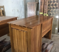BÀN LÀM VIỆC VÁN PHỦ TRÀM 1M2*60CM*76CM ( HÌNH CHỤP THẬT TẠI XƯỞNG)