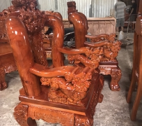 TRIỆN RỒNG ĐỈNH TỰA BÁT TIÊN TAY 16 GỖ TRÀM ( HÌNH CHỤP THẬT)