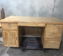 BÀN LAM VIỆC VÁN GHÉP CAO SU 1M6