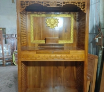 KHUNG BÀN THỜ GỖ  TRÀM BÔNG VÀNG 01 ( HÌNH CHỤP TẠI XƯỞNG)