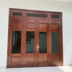 CỬA CHÍNH GỖ  LIM ( Hình chụp thật)