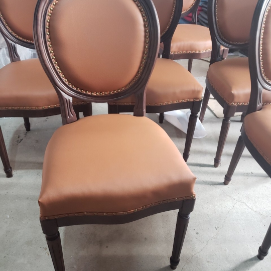 Ghế bọc nệm walnut
