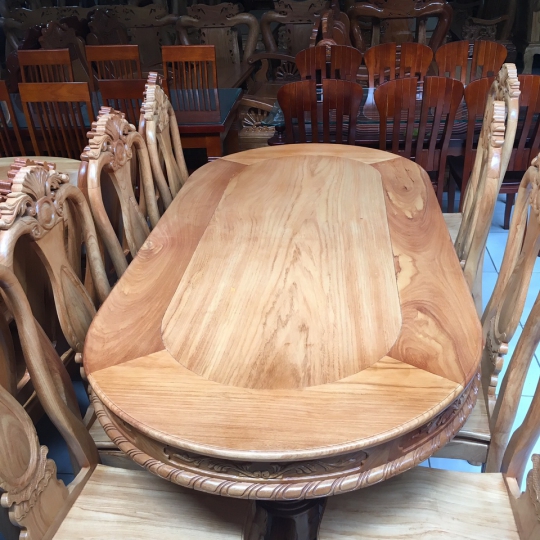 Bàn ăn oval