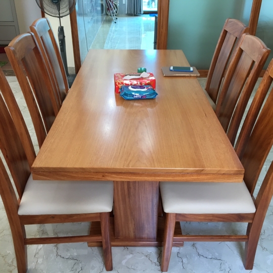 Bàn ăn đẹp gỗ tự nhiên