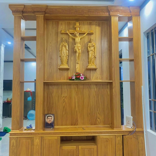 BÀN THỜ CHÚA GỖ GÕ 01