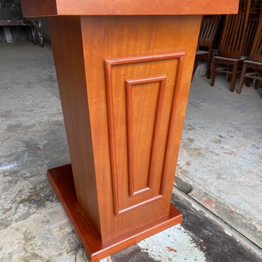 BỤC PHÁT BIỂU 002