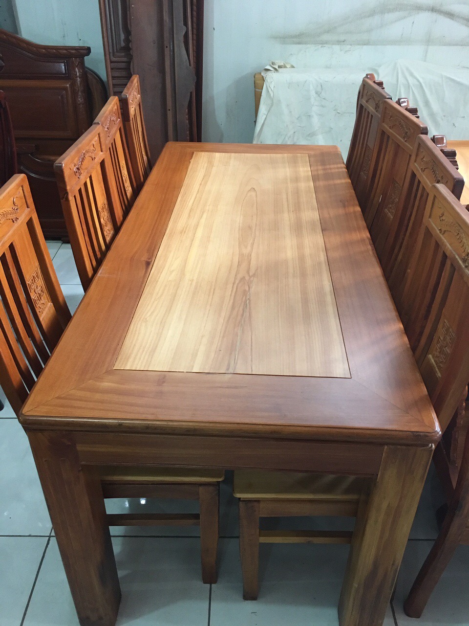 bàn ăn gỗ vuông